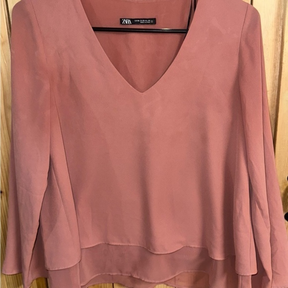 Zara flowy blush dusty rosy pink top with bell sleeves
Fits xs -M business